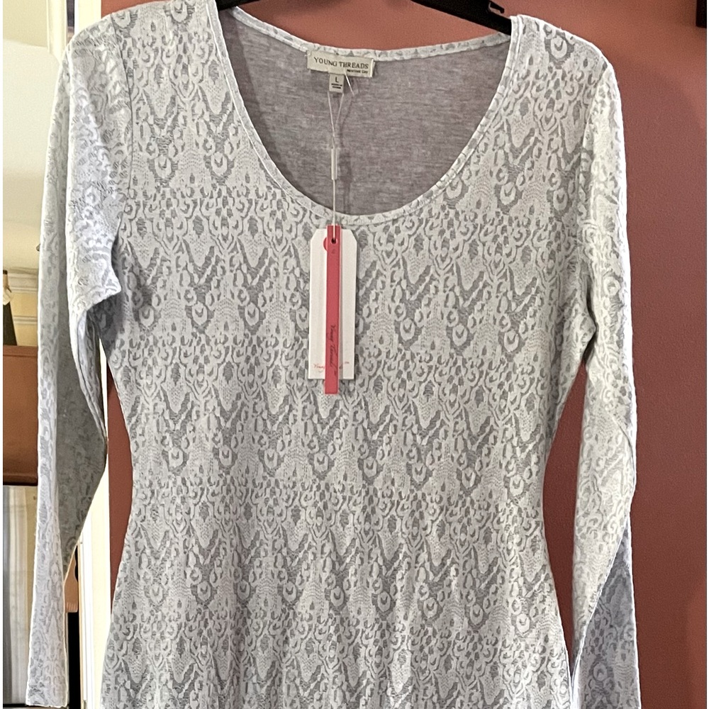 Young Threads New York City long sleeve form fitting dress.‎ Size L gray/silver